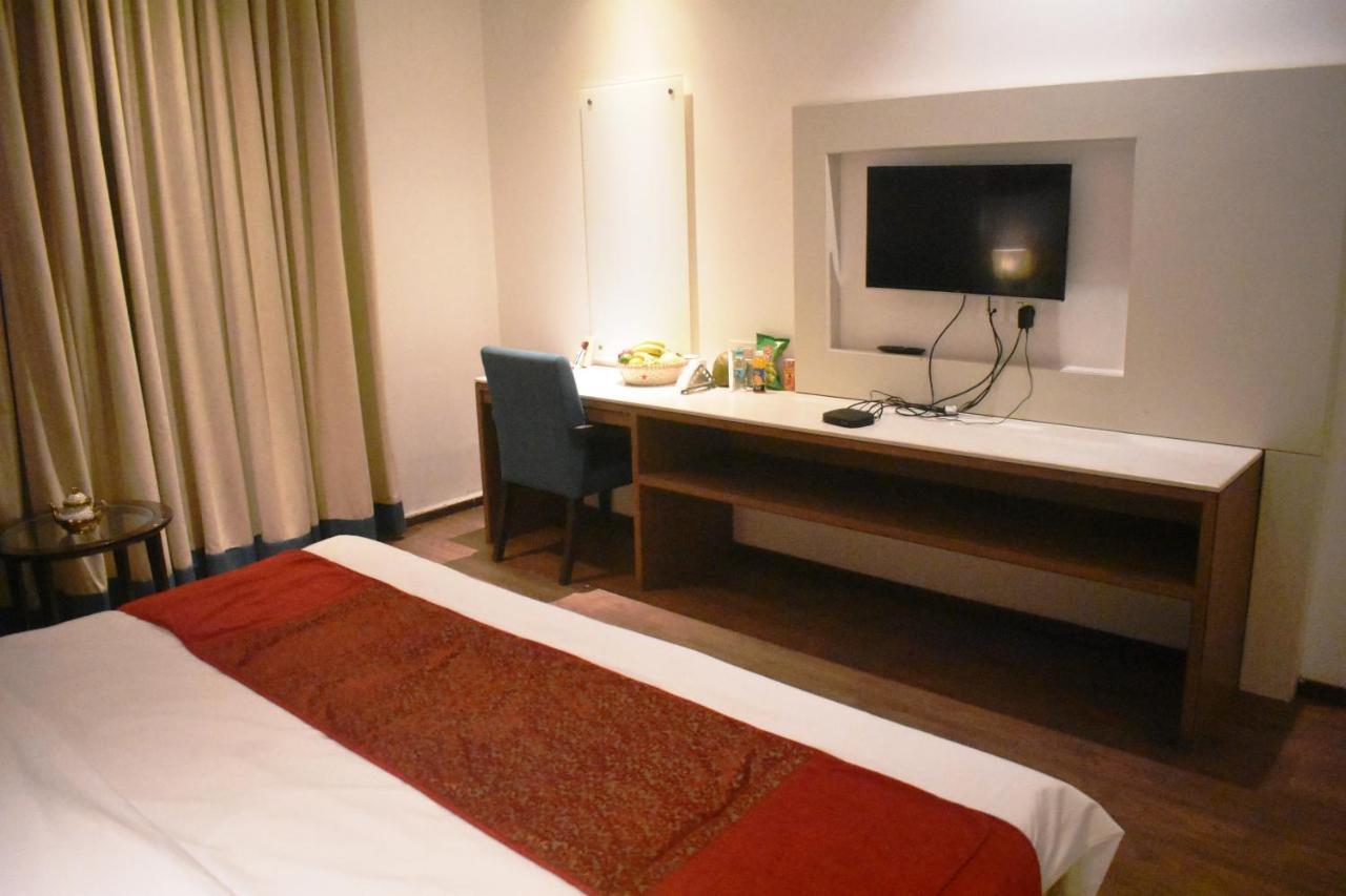 Lemonwood Suites By F9 Hotels - Trivoli Garden Chhatarpur Ню Делхи Екстериор снимка