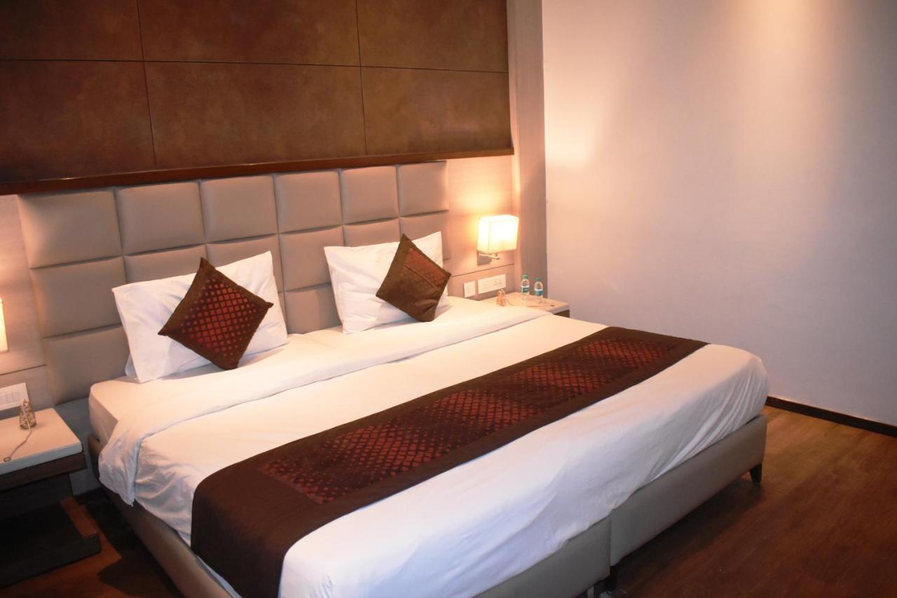 Lemonwood Suites By F9 Hotels - Trivoli Garden Chhatarpur Ню Делхи Екстериор снимка