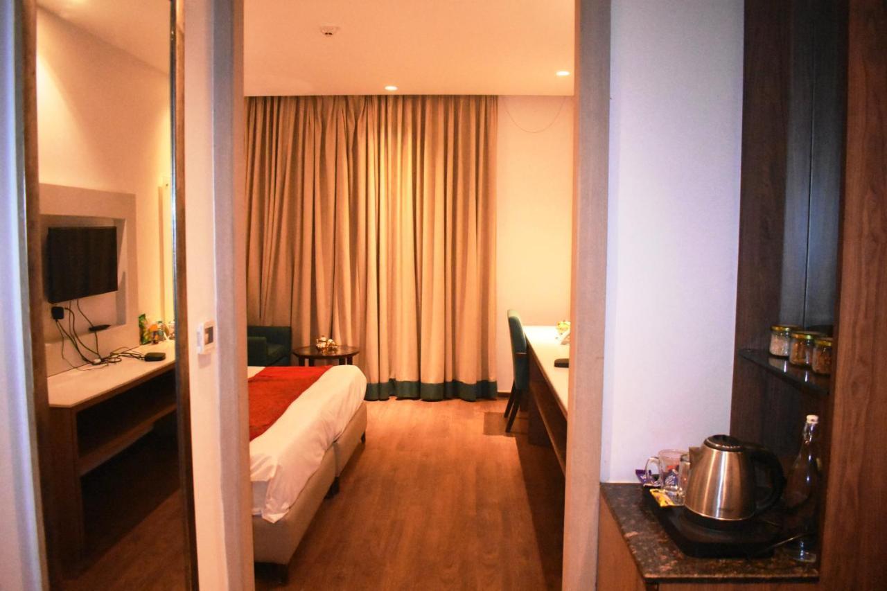 Lemonwood Suites By F9 Hotels - Trivoli Garden Chhatarpur Ню Делхи Екстериор снимка