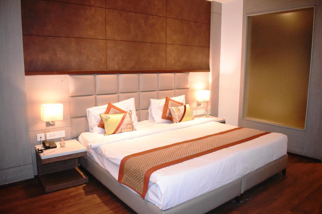 Lemonwood Suites By F9 Hotels - Trivoli Garden Chhatarpur Ню Делхи Екстериор снимка