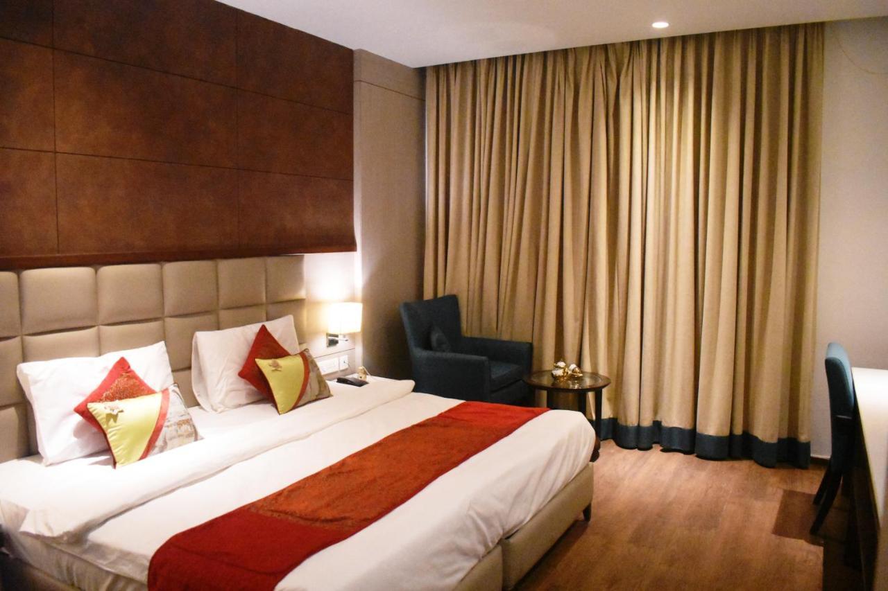 Lemonwood Suites By F9 Hotels - Trivoli Garden Chhatarpur Ню Делхи Екстериор снимка