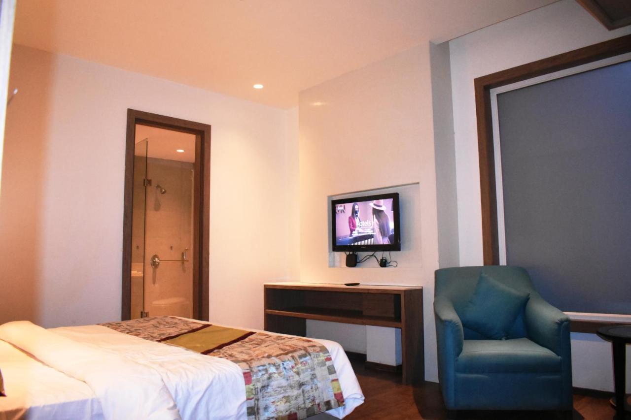 Lemonwood Suites By F9 Hotels - Trivoli Garden Chhatarpur Ню Делхи Екстериор снимка