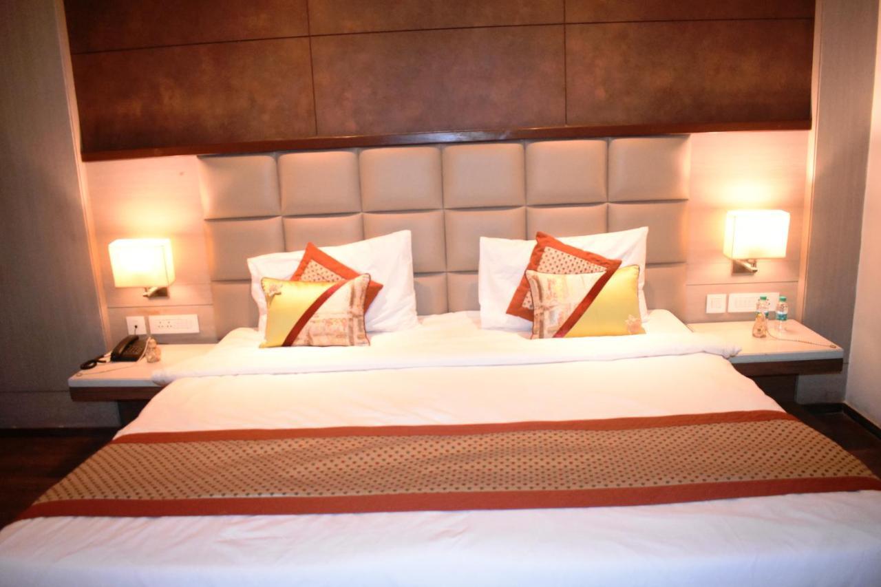 Lemonwood Suites By F9 Hotels - Trivoli Garden Chhatarpur Ню Делхи Екстериор снимка