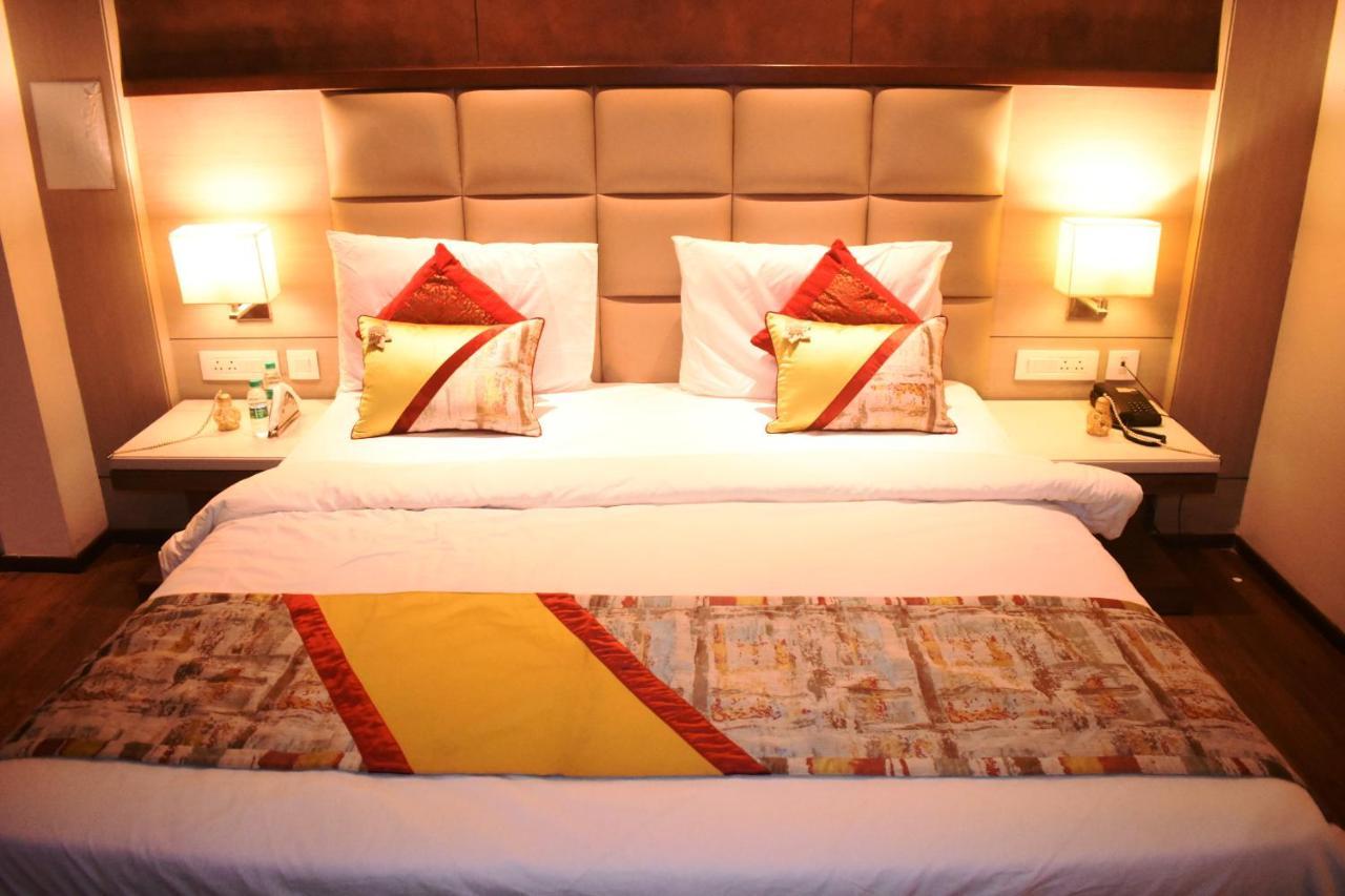 Lemonwood Suites By F9 Hotels - Trivoli Garden Chhatarpur Ню Делхи Екстериор снимка