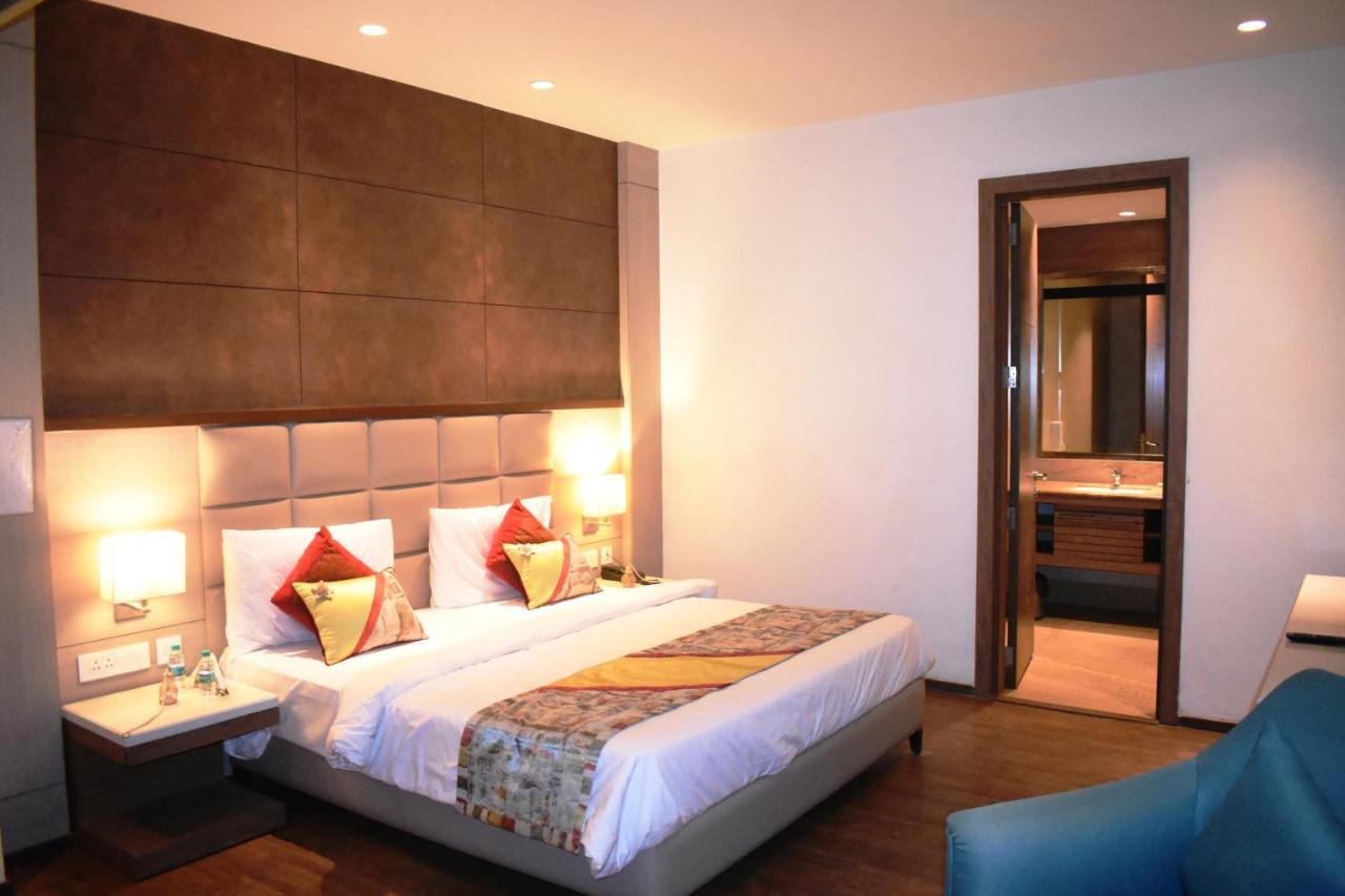 Lemonwood Suites By F9 Hotels - Trivoli Garden Chhatarpur Ню Делхи Екстериор снимка