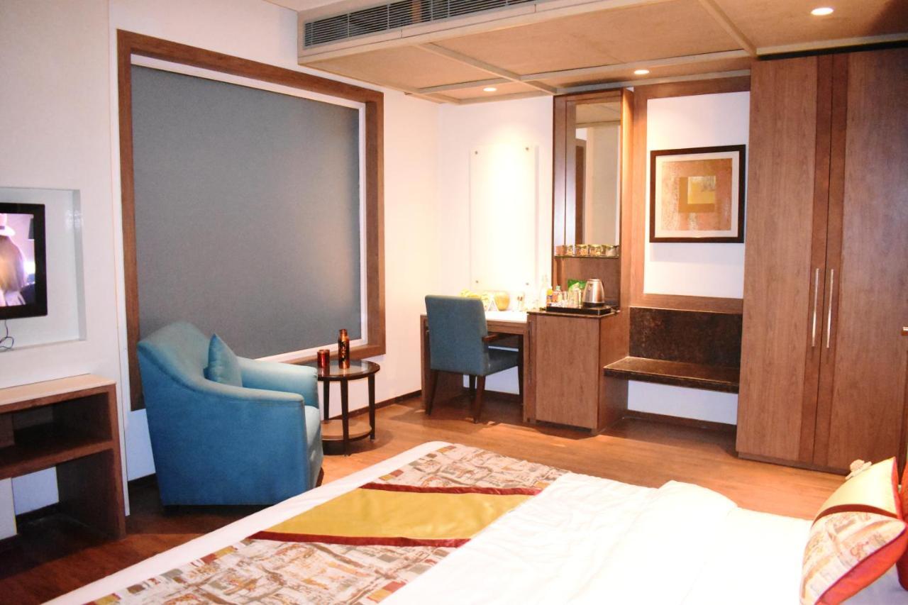 Lemonwood Suites By F9 Hotels - Trivoli Garden Chhatarpur Ню Делхи Екстериор снимка