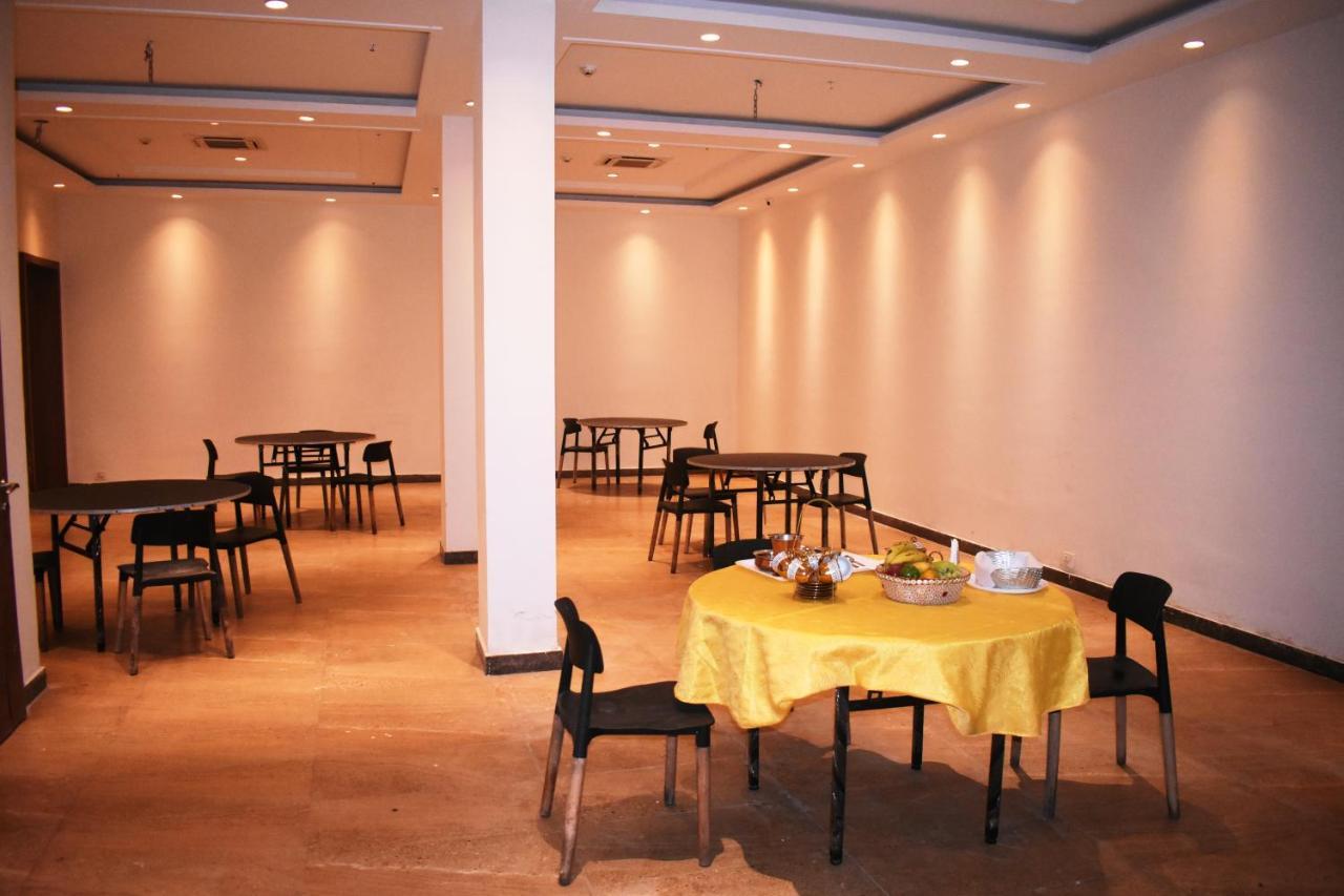 Lemonwood Suites By F9 Hotels - Trivoli Garden Chhatarpur Ню Делхи Екстериор снимка
