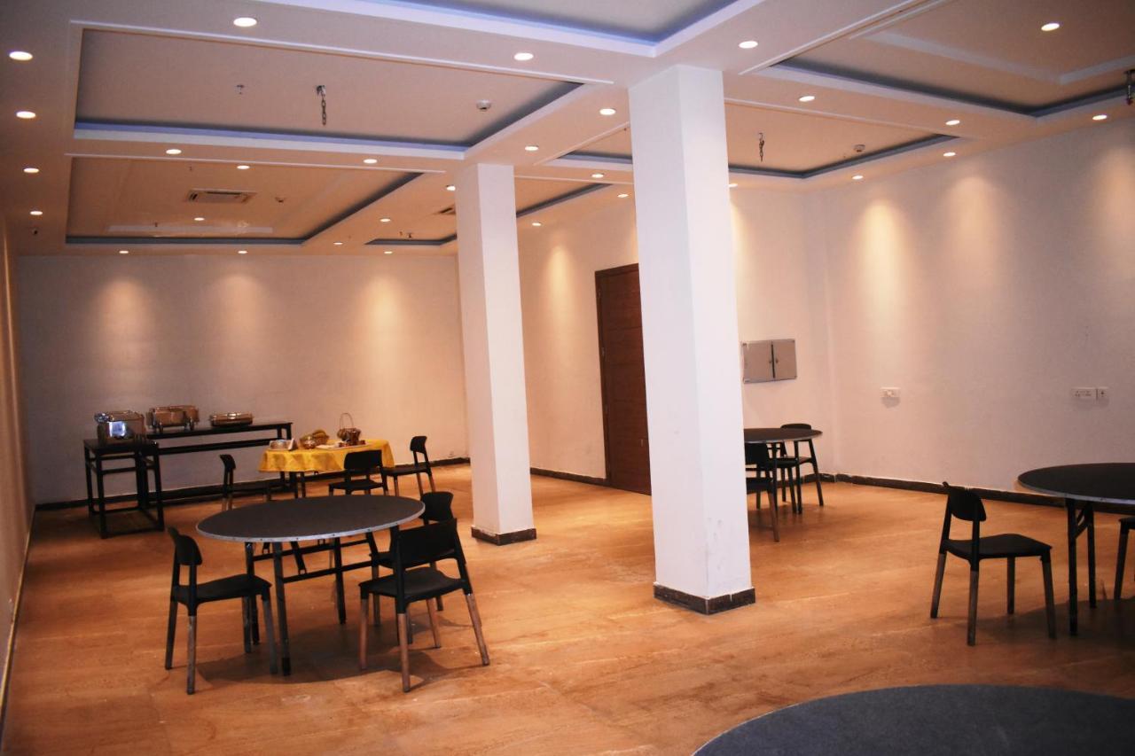 Lemonwood Suites By F9 Hotels - Trivoli Garden Chhatarpur Ню Делхи Екстериор снимка