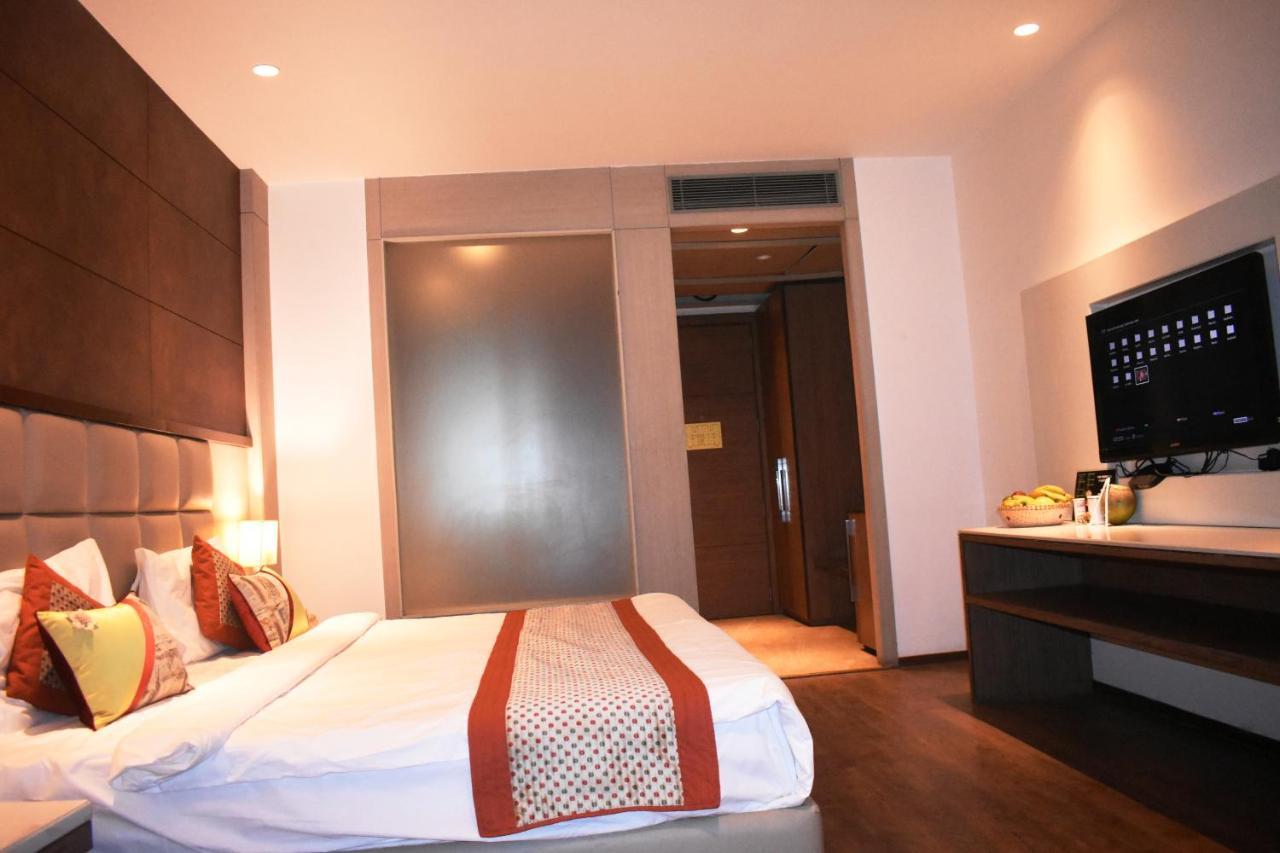 Lemonwood Suites By F9 Hotels - Trivoli Garden Chhatarpur Ню Делхи Екстериор снимка