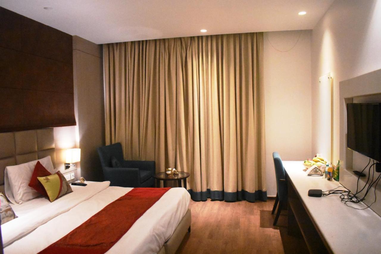 Lemonwood Suites By F9 Hotels - Trivoli Garden Chhatarpur Ню Делхи Екстериор снимка