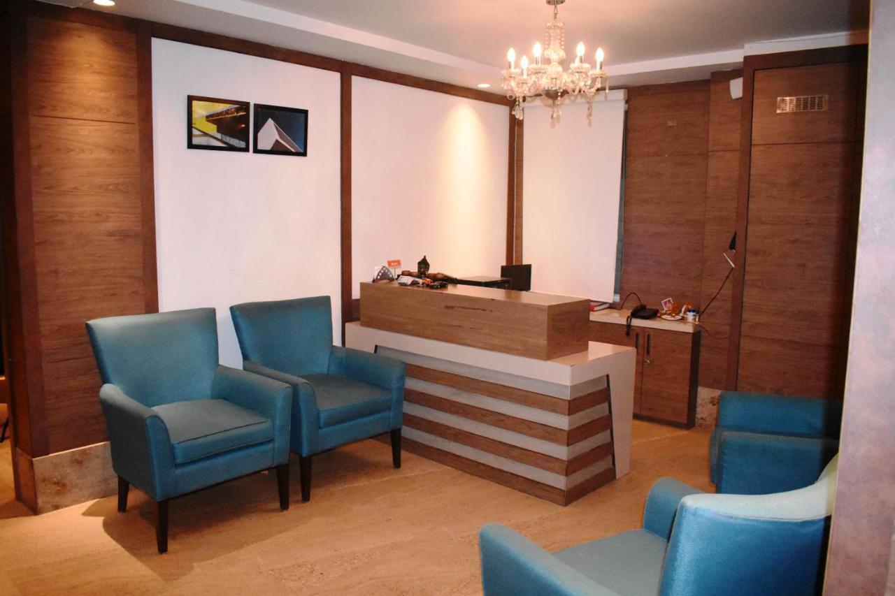 Lemonwood Suites By F9 Hotels - Trivoli Garden Chhatarpur Ню Делхи Екстериор снимка