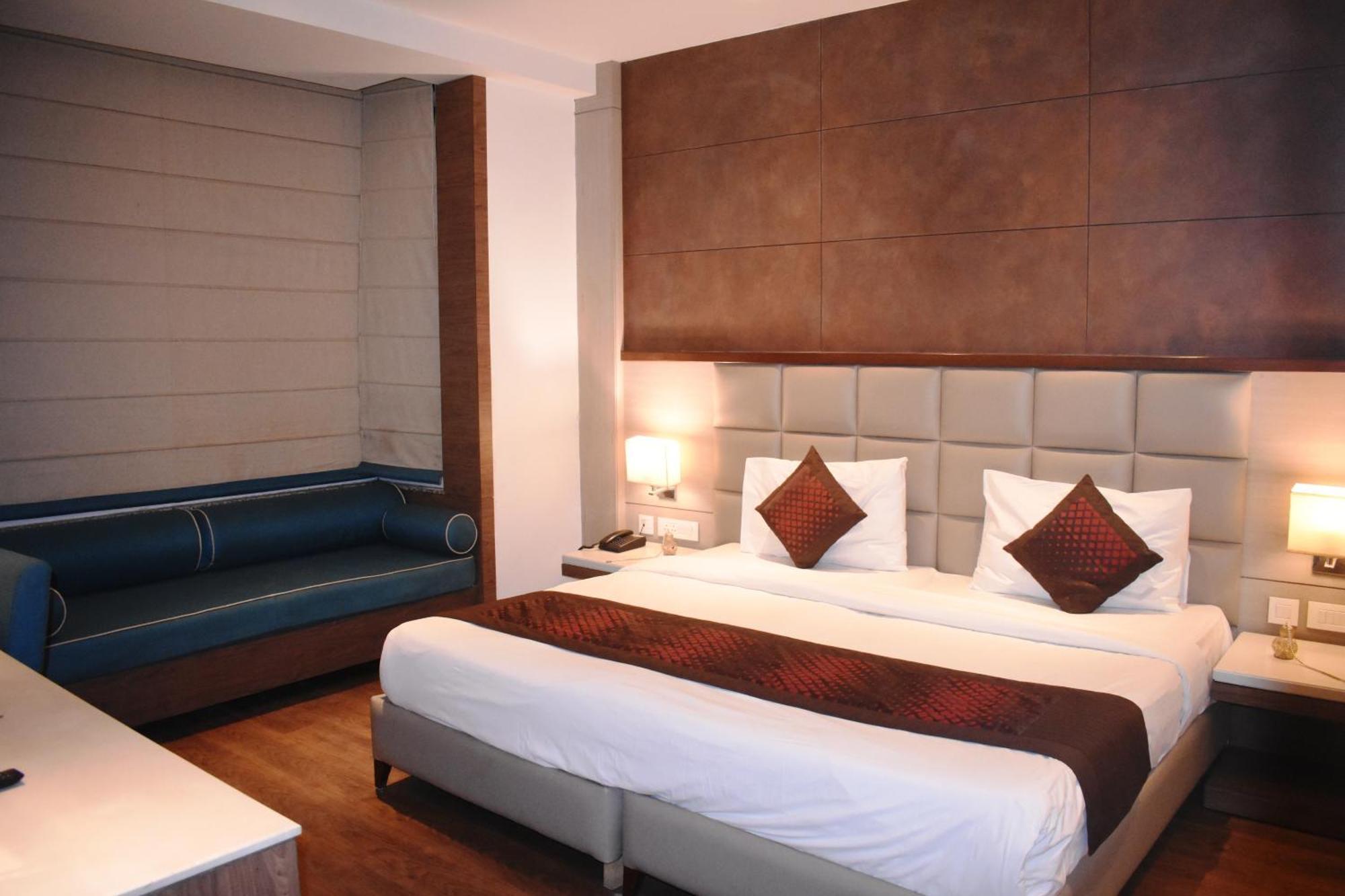 Lemonwood Suites By F9 Hotels - Trivoli Garden Chhatarpur Ню Делхи Екстериор снимка